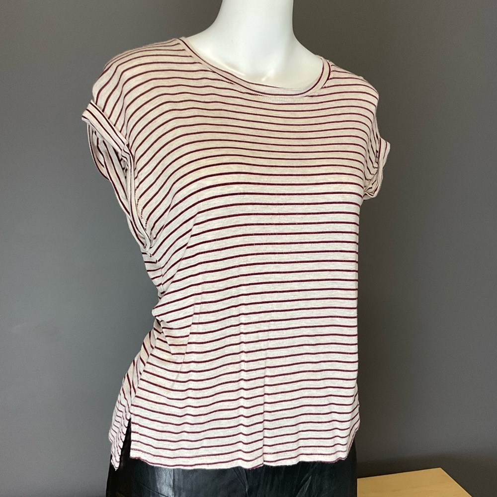 Short sleeve maroon stripe top